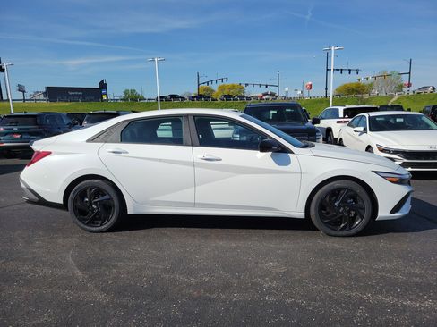 New 2026 Hyundai Elantra SEL Sport FWD image 3