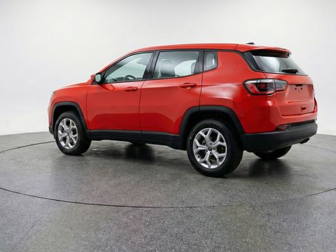 Used 2025 Jeep Compass Latitude image 6