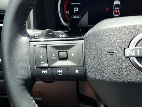 Used 2025 Nissan Rogue SL AWD/4WD image 19