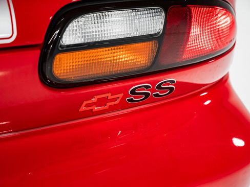 Used 2002 Chevrolet Camaro Z28 w/ SS Performance/Appearance Pkg image 17