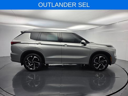Used 2023 Mitsubishi Outlander SEL FWD image 3