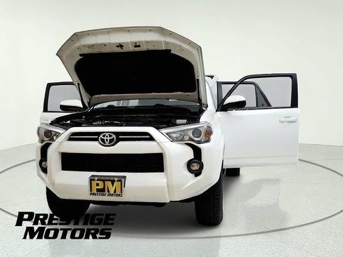Used 2022 Toyota 4Runner SR5 AWD/4WD image 12