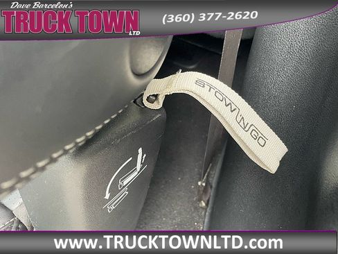 Used 2025 Chrysler Pacifica Select FWD image 11