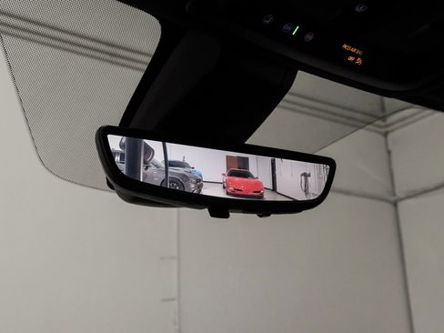 Used 2021 GMC Yukon Denali w/ Denali Premium Package image 34