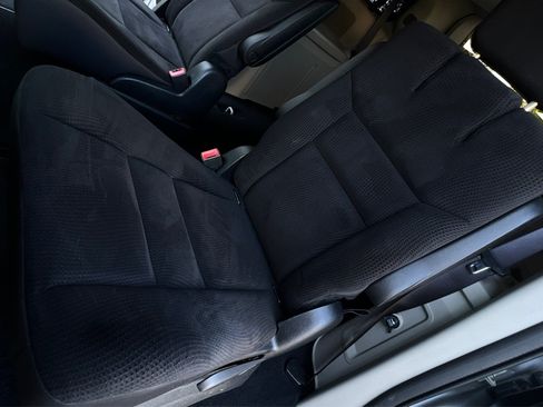 Used 2019 Dodge Grand Caravan SE w/ UConnect Hands-Free Group FWD image 19