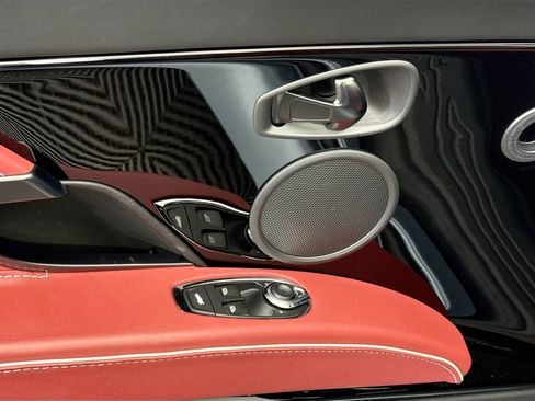 Used 2021 Aston Martin DBS Superleggera Volante image 29