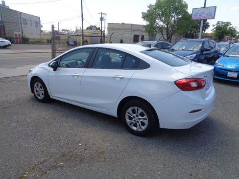 Used 2019 Chevrolet Cruze LS image 4