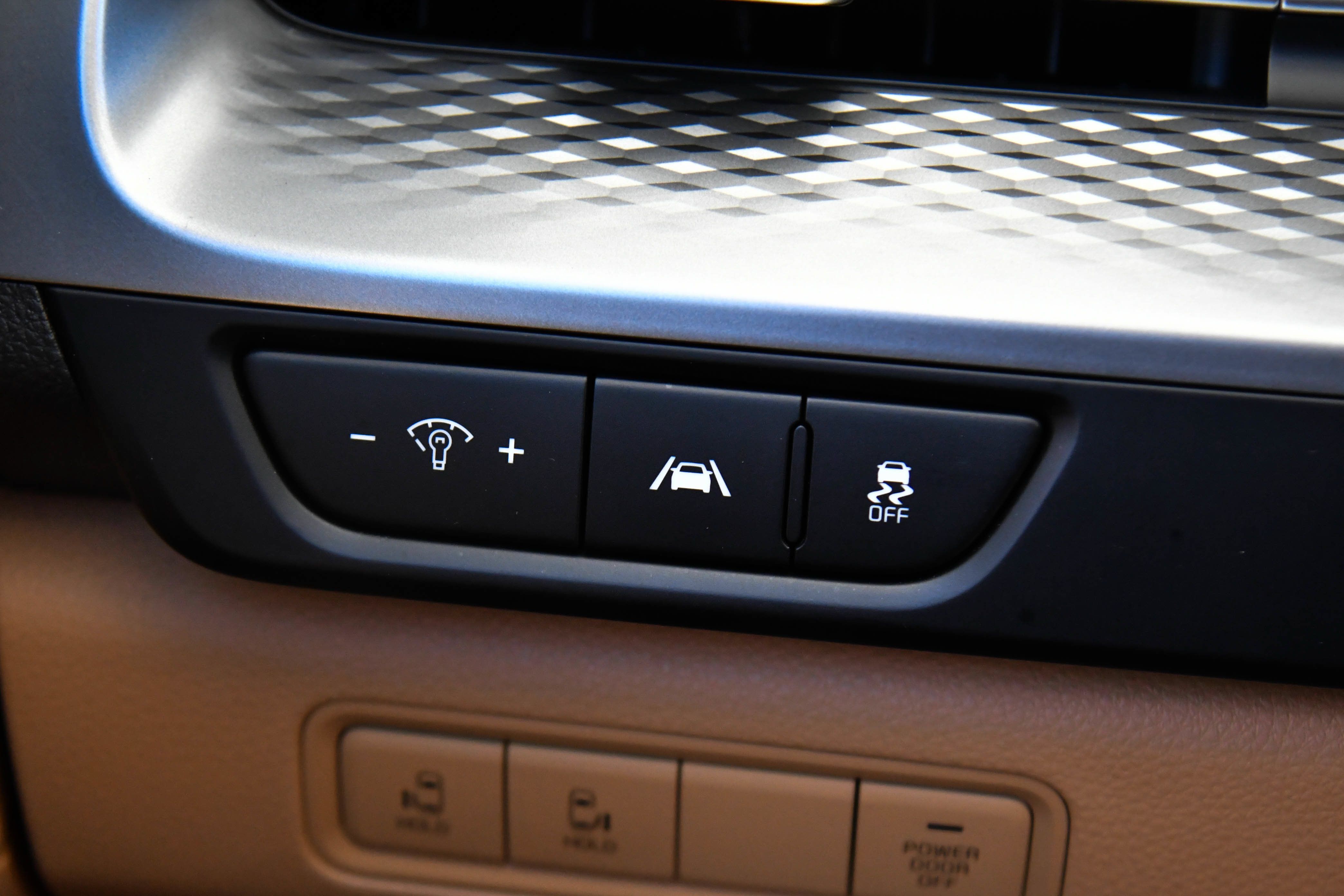 Used 2022 Kia Carnival LX FWD image 31