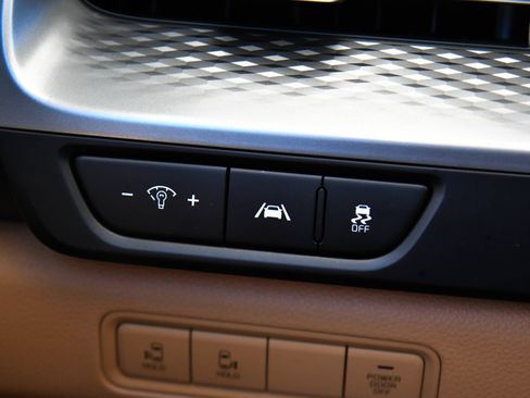 Used 2022 Kia Carnival LX FWD image 31
