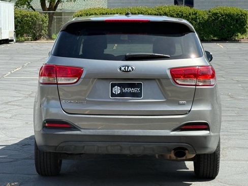 Used 2017 Kia Sorento L image 6
