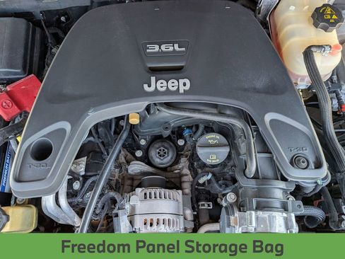 Used 2018 Jeep Wrangler Unlimited Sahara AWD/4WD image 14