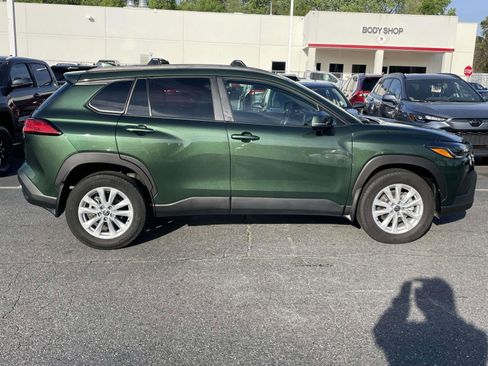 Used 2023 Toyota Corolla Cross LE w/ Moonroof Package FWD image 9