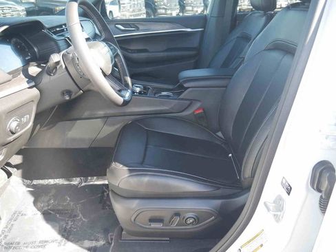 New 2025 Jeep Grand Cherokee Limited w/ Luxury Tech Group II image 29