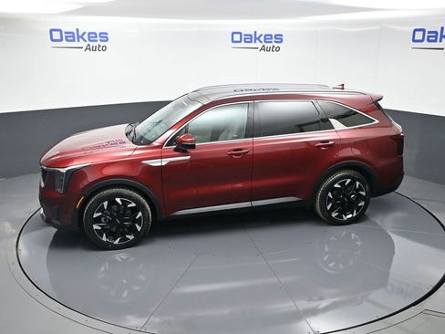 Certified 2025 Kia Sorento EX w/ Panoramic Sunroof Package image 53