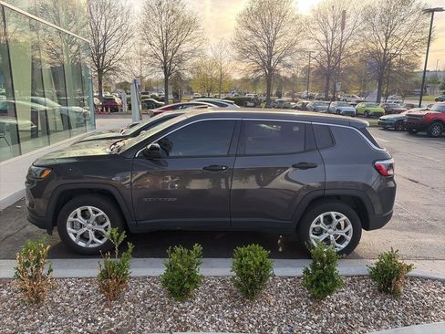 Used 2024 Jeep Compass Sport image 13