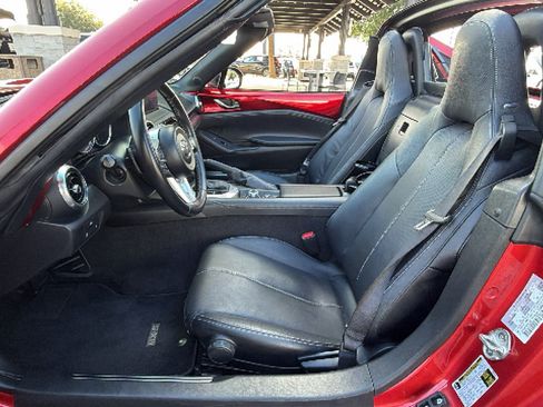 Used 2025 MAZDA MX-5 Miata RF Grand Touring RWD image 19
