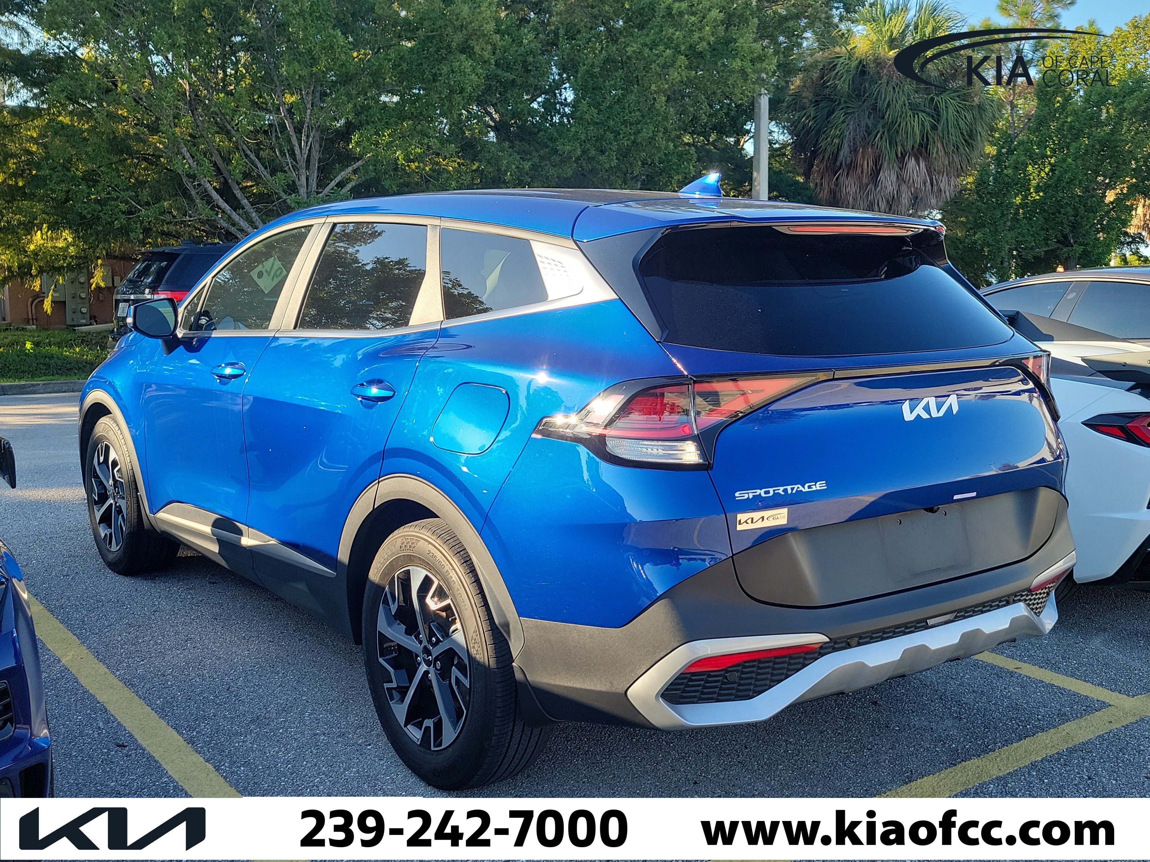 Used 2024 Kia Sportage EX FWD image 4
