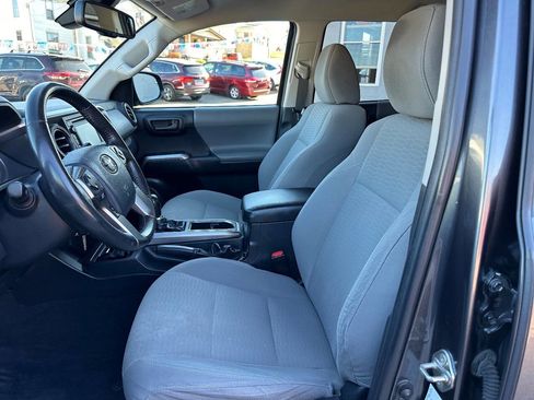 Used 2019 Toyota Tacoma SR5 image 2