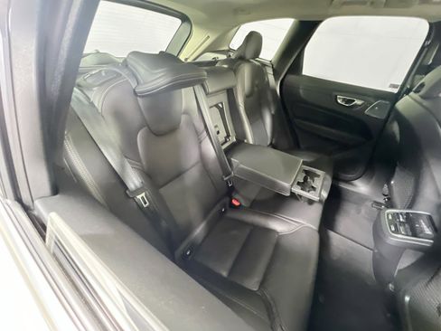 Used 2022 Volvo XC60 B5 Inscription w/ Advanced Package image 26