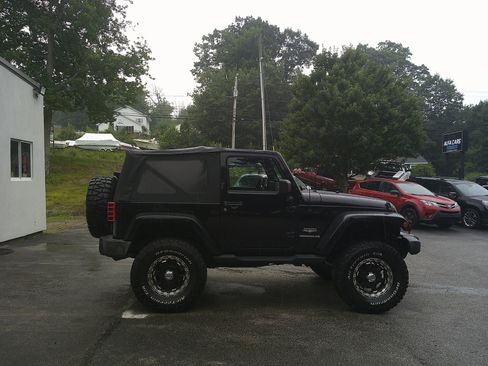 Used 2010 Jeep Wrangler Sahara AWD/4WD image 4