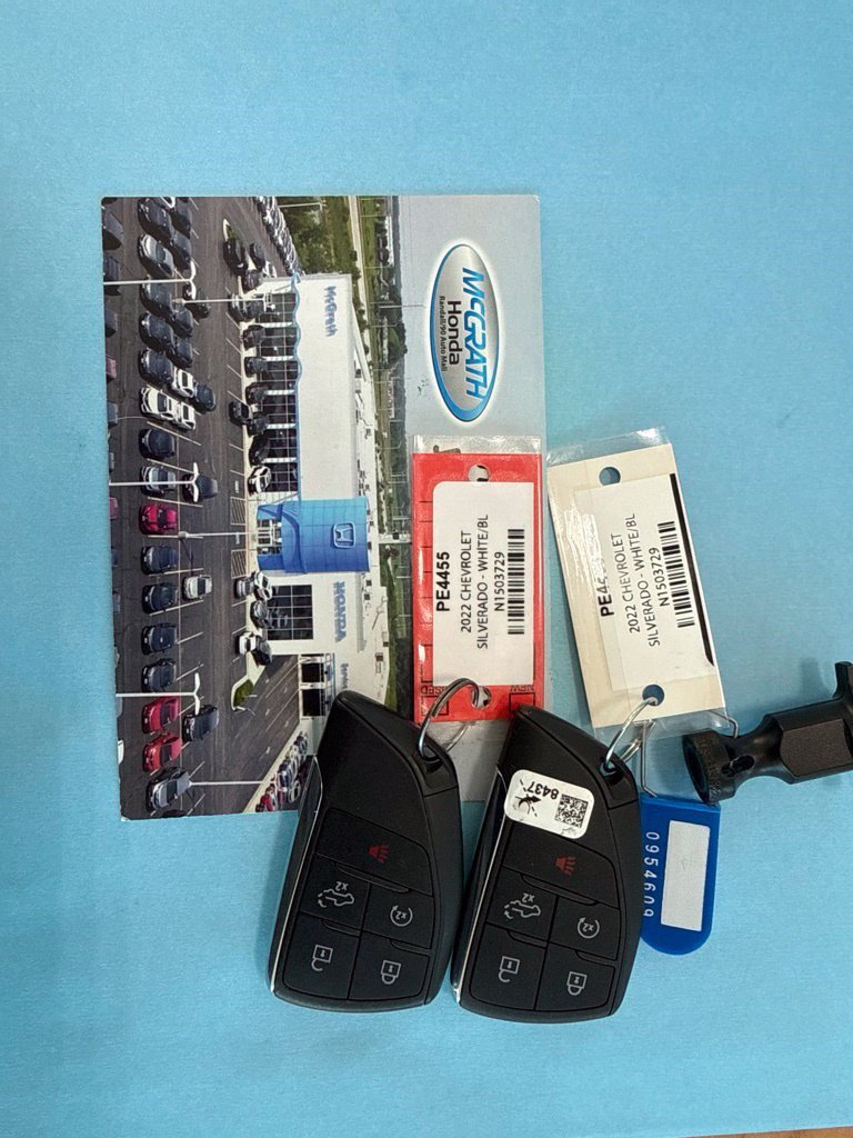 Used 2022 Chevrolet Silverado 1500 RST w/ Convenience Package II AWD/4WD image 4