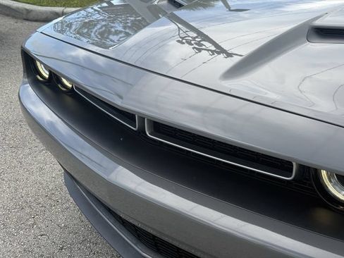 Used 2018 Dodge Challenger SXT RWD image 7