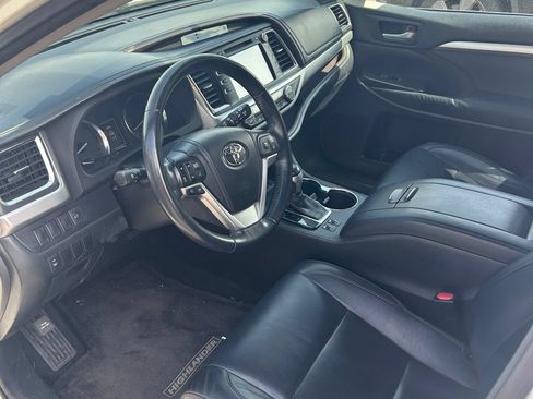 Used 2015 Toyota Highlander XLE AWD/4WD image 2