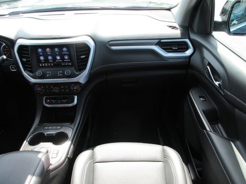 Used 2023 GMC Acadia SLT w/ Preferred Package FWD image 16