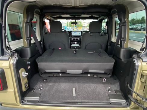 Used 2025 Jeep Wrangler Sport AWD/4WD image 25