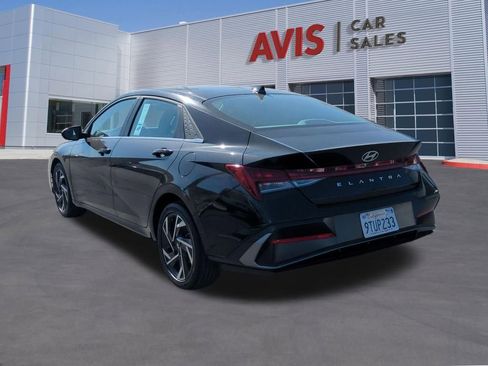 Used 2025 Hyundai Elantra SEL FWD image 9