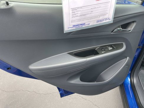 Used 2019 Chevrolet Bolt Premier w/ Infotainment Package FWD image 24