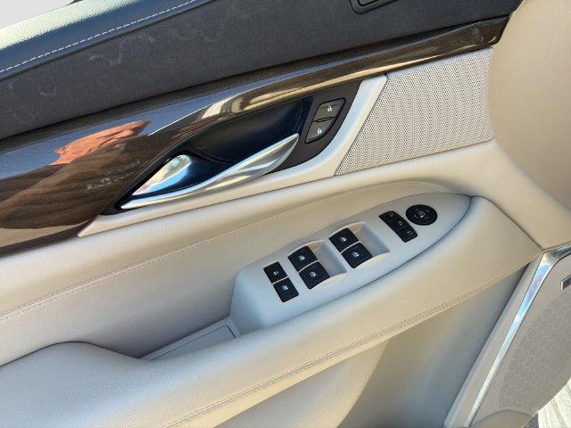 Used 2020 Cadillac Escalade Luxury AWD/4WD image 15
