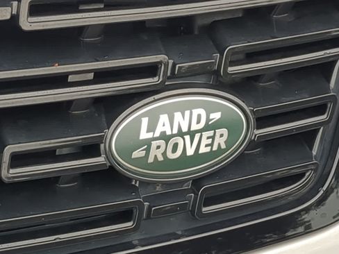 Used 2025 Land Rover Range Rover Sport SE AWD/4WD image 12