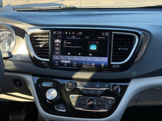 Certified 2024 Chrysler Pacifica Touring-L FWD image 10
