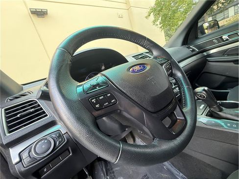 Used 2019 Ford Explorer XLT w/ Equipment Group 201A FWD image 8