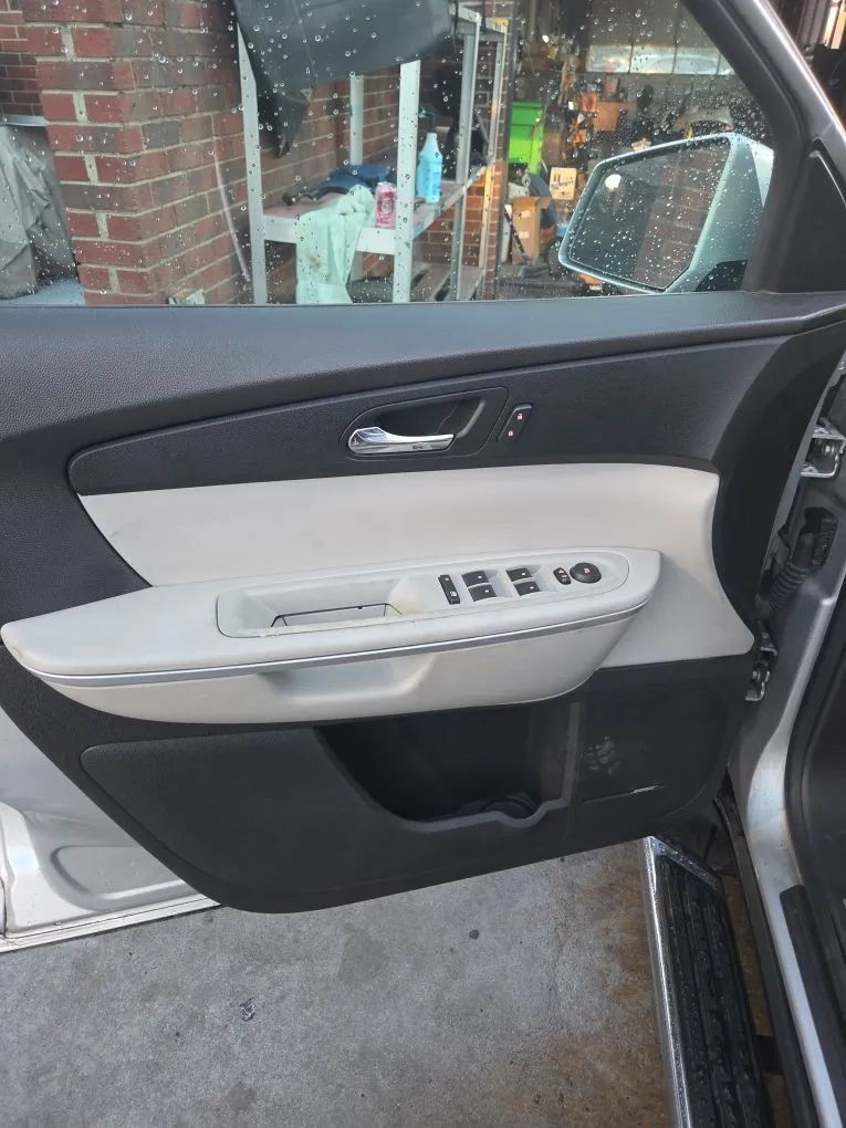 Used 2012 GMC Acadia SLT w/ LPO, 'HIT The Road' Package FWD image 7