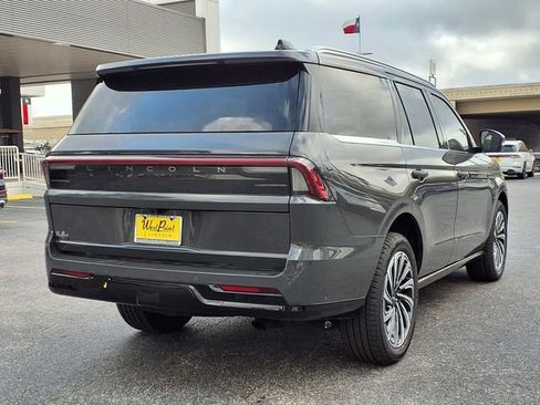 New 2025 Lincoln Navigator Black Label AWD/4WD image 2