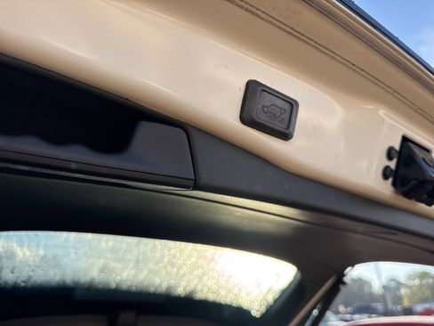 Used 2019 Toyota RAV4 Limited image 16