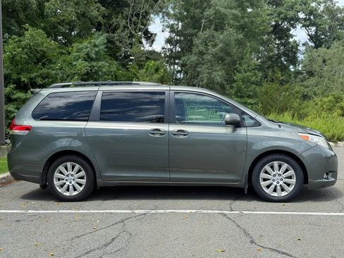 Used 2014 Toyota Sienna XLE AWD/4WD image 4