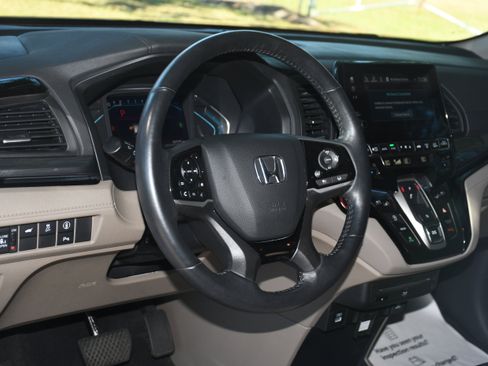 Used 2023 Honda Odyssey Elite image 9
