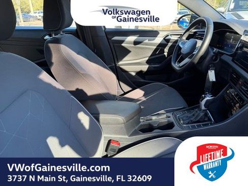 Certified 2025 Volkswagen Jetta Sport image 9
