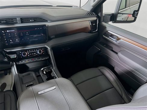 New 2026 GMC Sierra 3500 Denali w/ Denali Reserve Package image 20