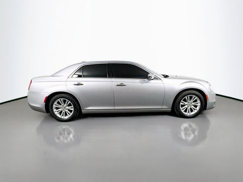 Used 2016 Chrysler 300 C RWD image 6