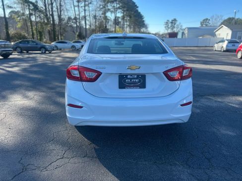 Used 2017 Chevrolet Cruze LT image 8