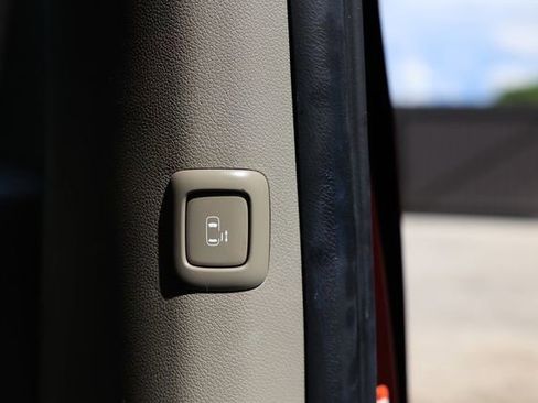 Used 2017 Kia Sedona LX w/ LX Essentials Premium Package image 46