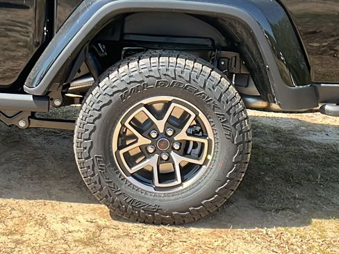 New 2025 Jeep Gladiator Rubicon image 12