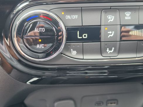 New 2026 Chevrolet Trax LT w/ Sunroof Package FWD image 29