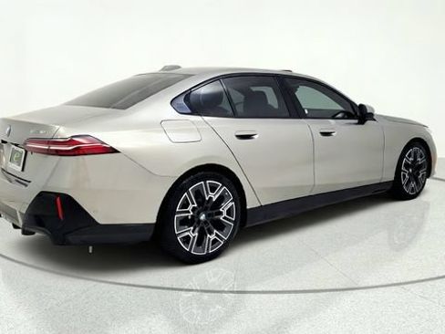 Used 2026 BMW i5 eDrive40 w/ M Sport Package RWD image 9