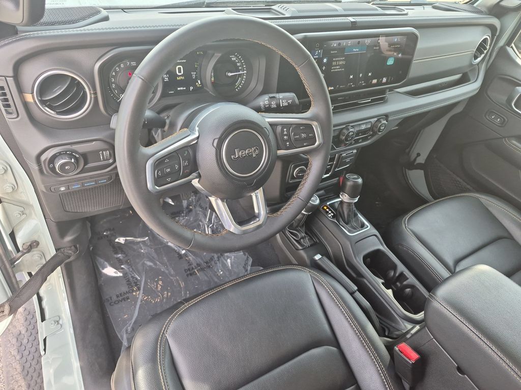 Used 2024 Jeep Wrangler Unlimited Sahara w/ Technology Group AWD/4WD image 16