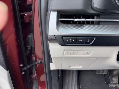 Used 2024 Kia Carnival LX image 15